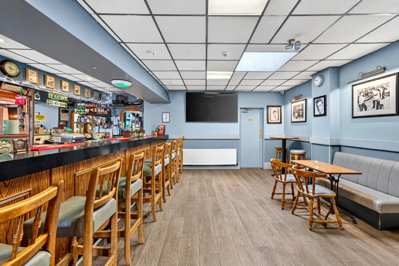 Bar area with TV and seating