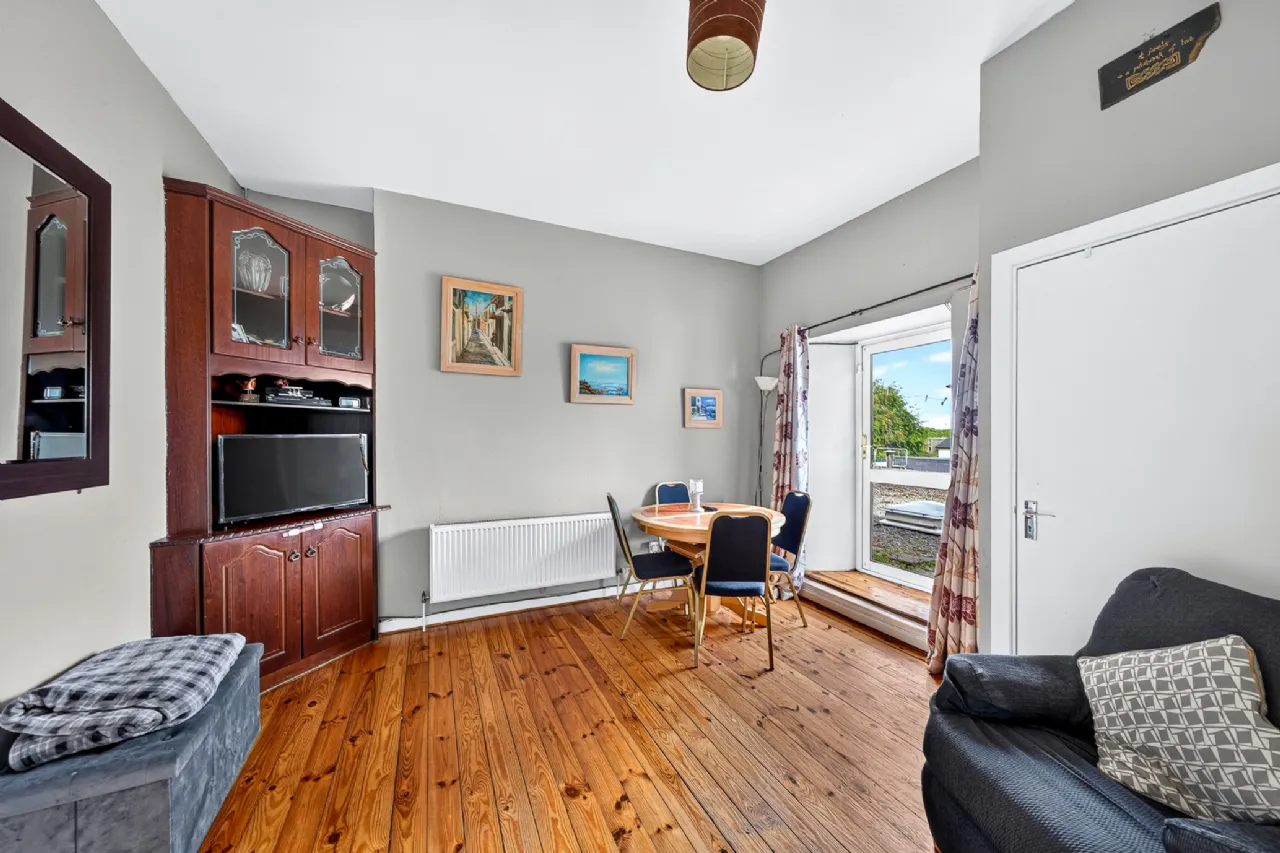 Upstairs sitting room with terrace access